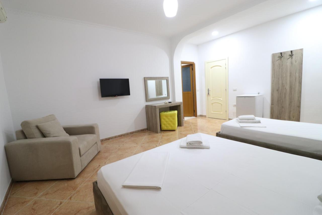 Hotel Kristal Vlorë 外观 照片